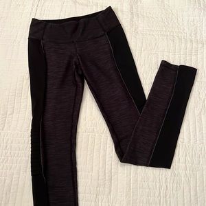 LULULEMON SUPER CUTE LEGGINGS, Grey/black tones.  RARE Size 6.